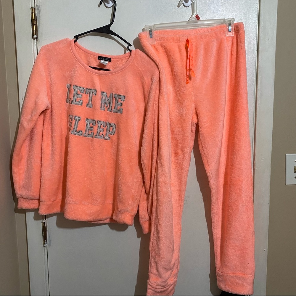 pink fluffy sleepwear set!
